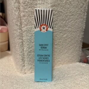 First Aid Beauty Dark Spot Serum - Blue and White
